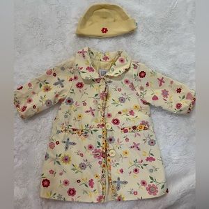 Yellow baby gap coat with hat. infant up to 3 months!